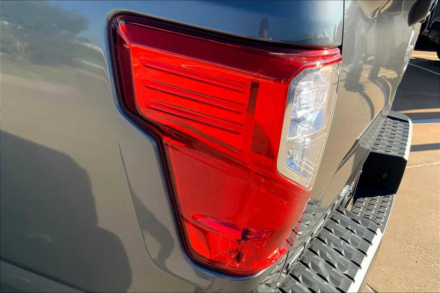 Used 2024 Nissan Titan SV w/ SV Convenience Package image 26