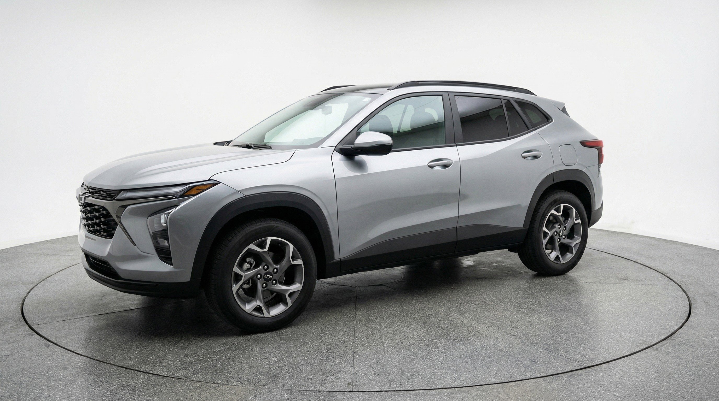 Used 2025 Chevrolet Trax LT w/ LT Convenience Package FWD image 3