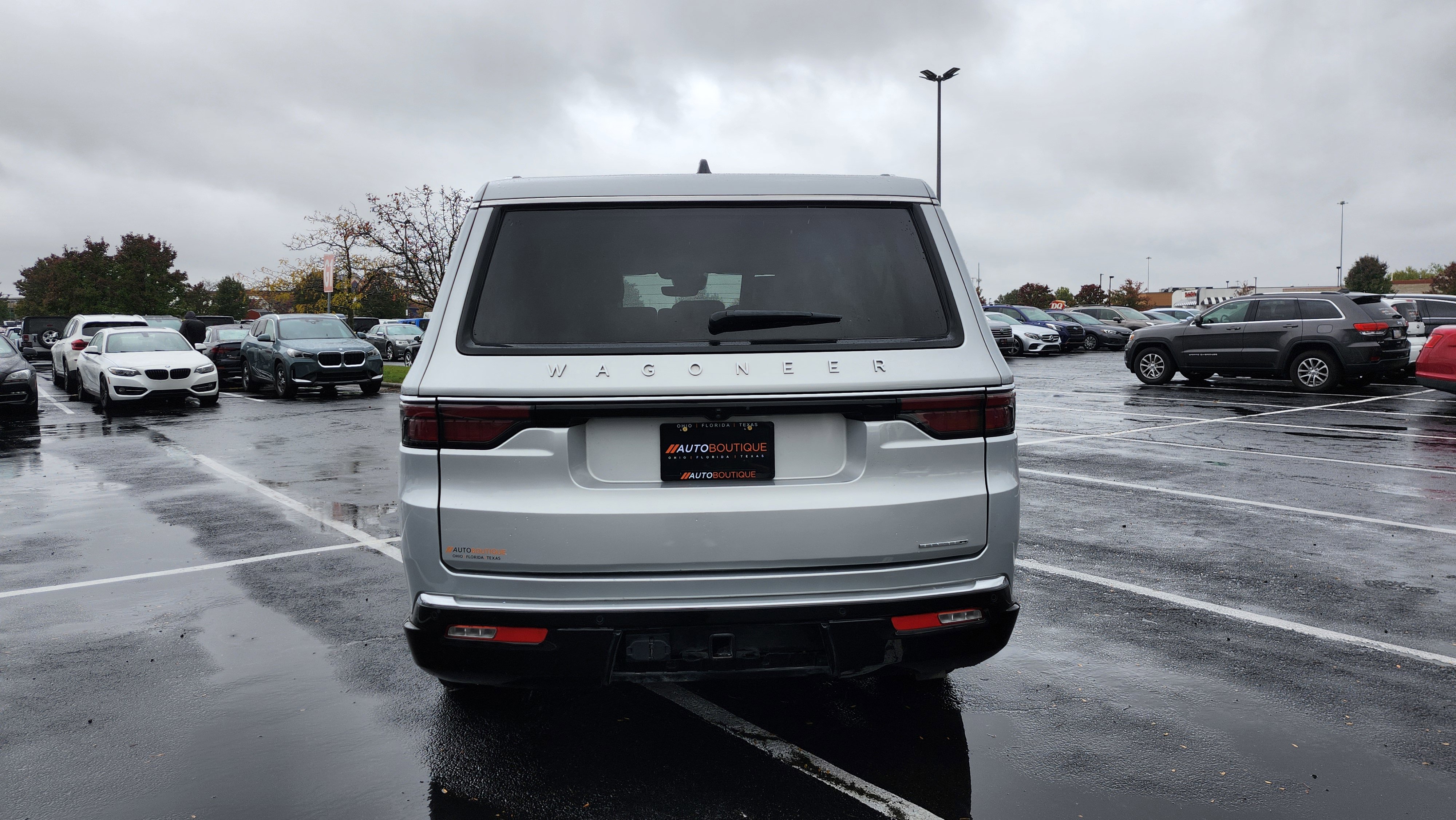 Used 2024 Jeep Wagoneer L Series II w/ Flexible Seating Group image 10