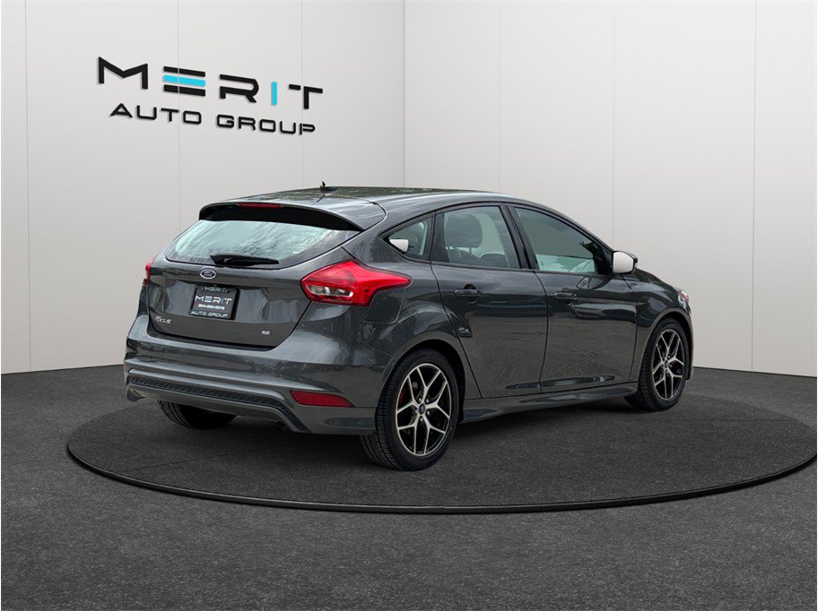 Used 2015 Ford Focus SE w/ SE Sport Package FWD image 9