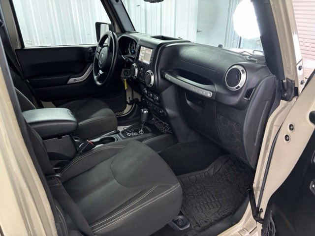 Used 2017 Jeep Wrangler Unlimited Sahara w/ Max Tow Package AWD/4WD image 23