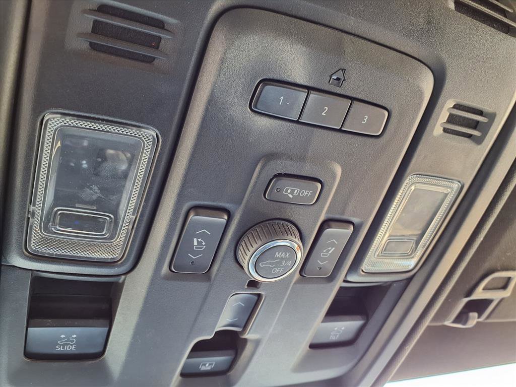 Used 2022 GMC Yukon XL Denali w/ Denali Premium Package image 15