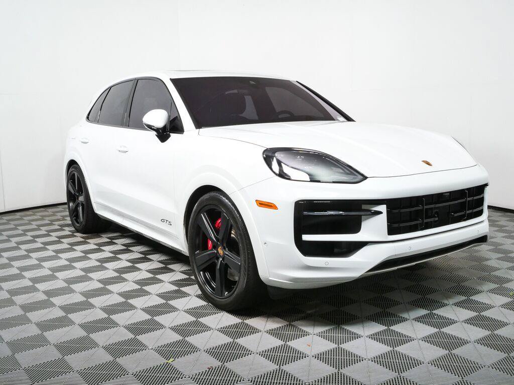 Certified 2025 Porsche Cayenne GTS AWD/4WD image 32