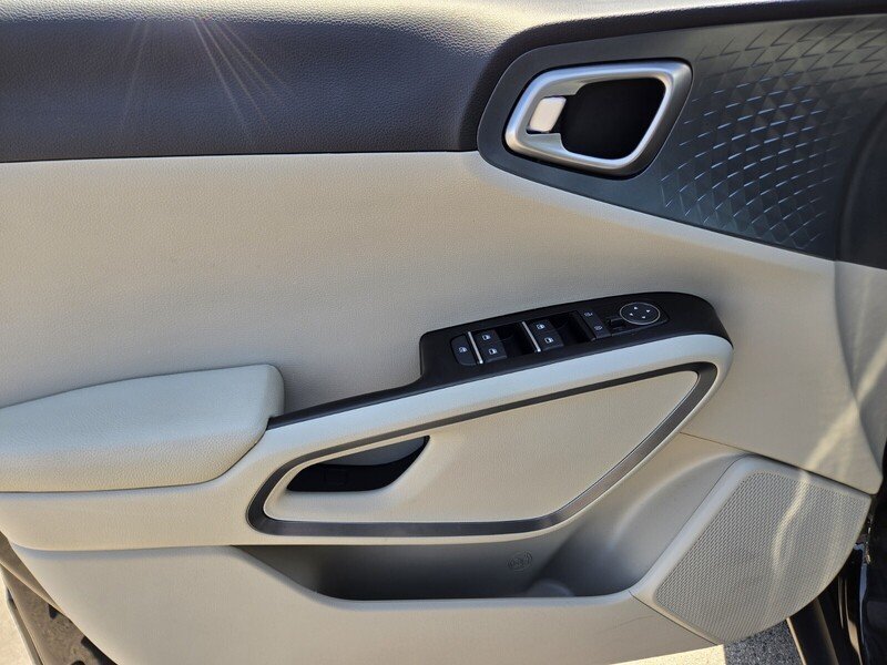 Certified 2025 Kia Soul EX FWD image 18