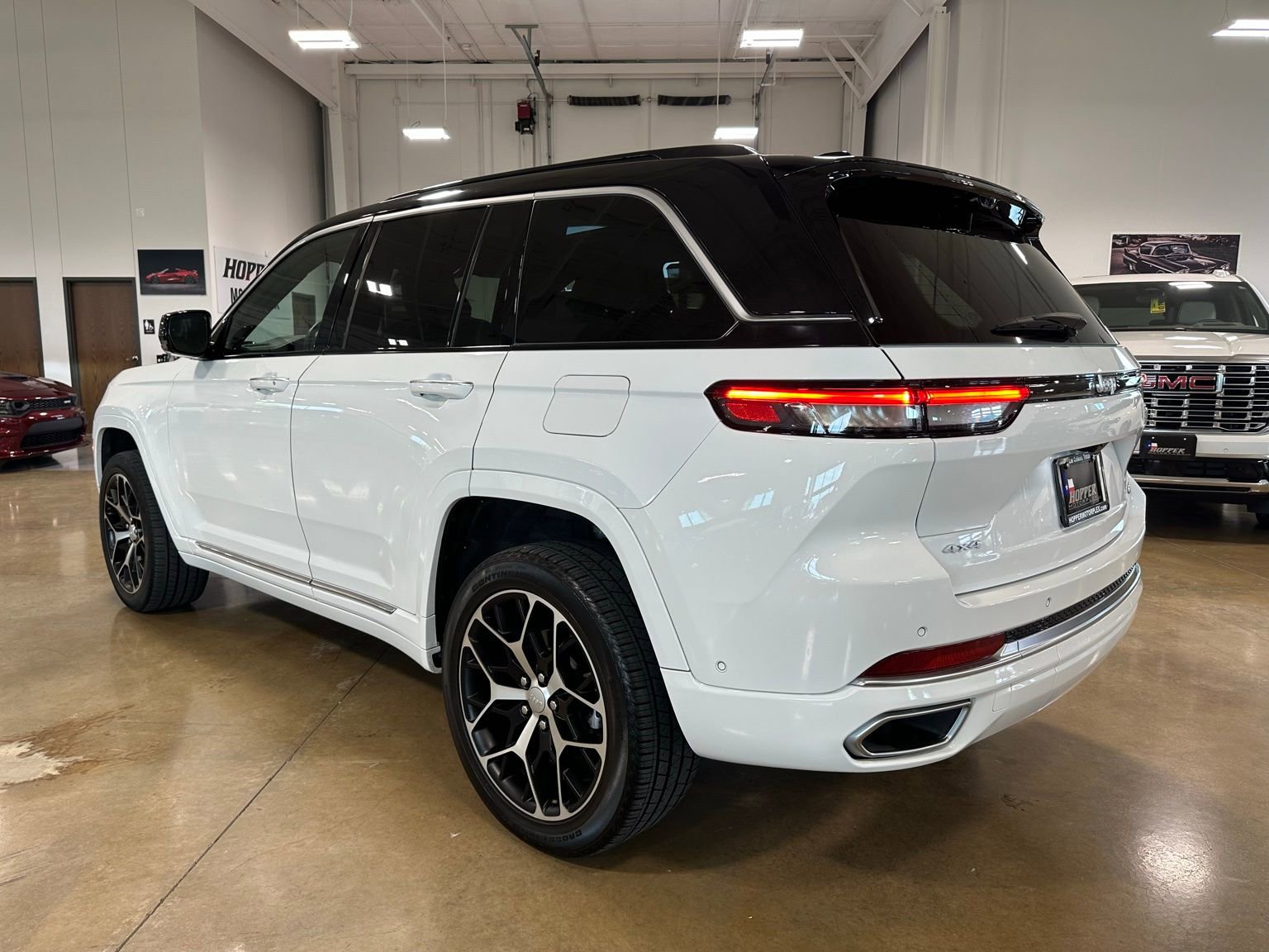 Used 2024 Jeep Grand Cherokee Summit AWD/4WD image 6