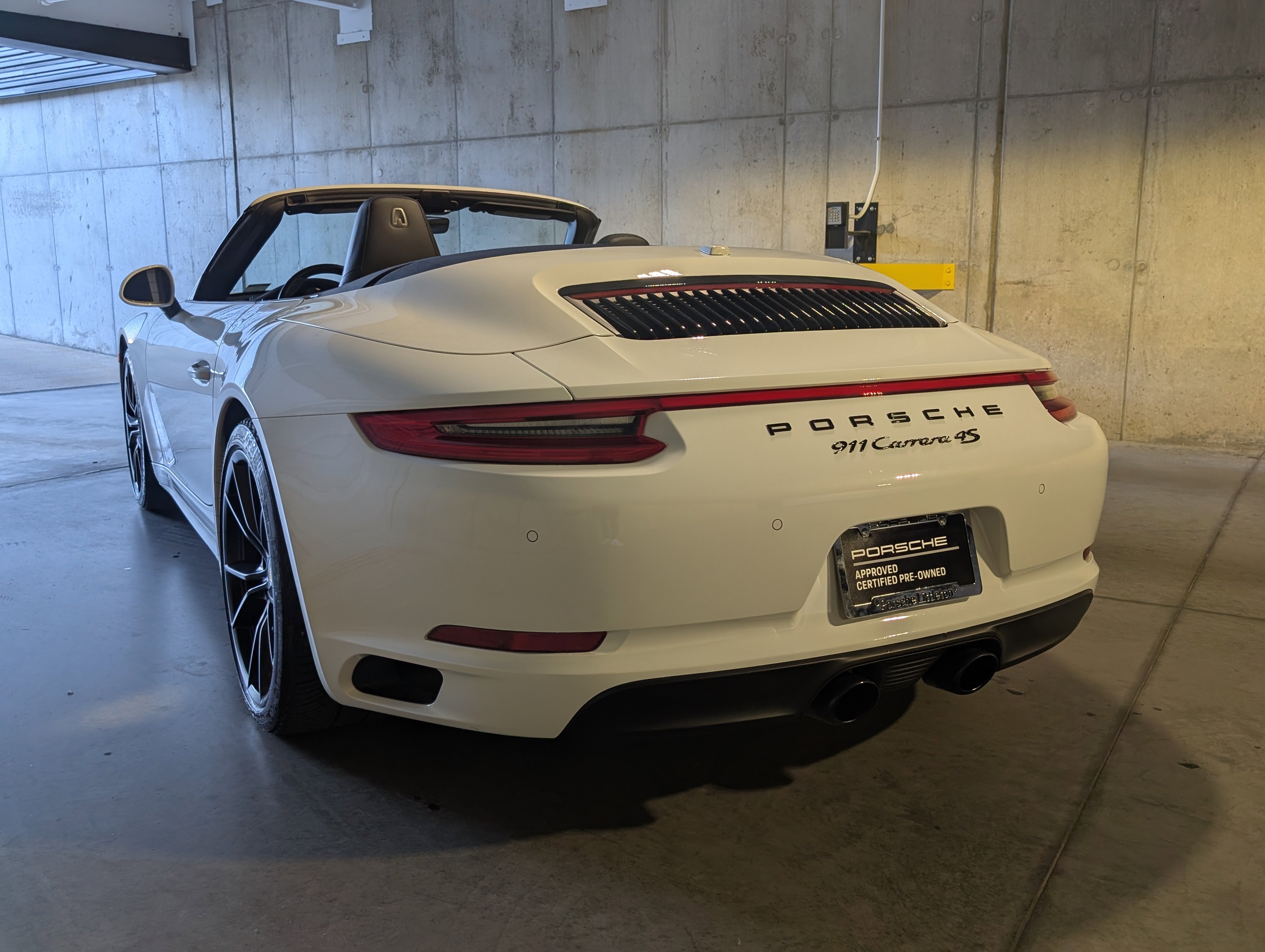 Used 2018 Porsche 911 Carrera 4S image 3