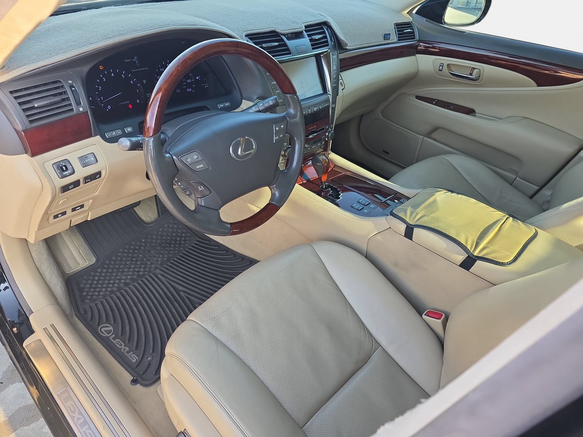 Used 2007 Lexus LS 460 L w/ Luxury Pkg RWD image 16