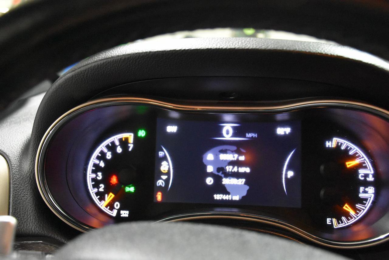 Used 2017 Jeep Grand Cherokee Laredo w/ Quick Order Package 23E AWD/4WD image 34