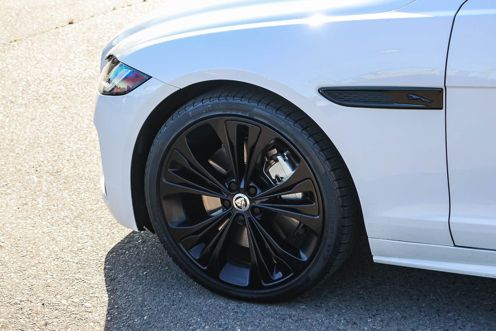 Used 2024 Jaguar XF R-Dynamic SE image 9