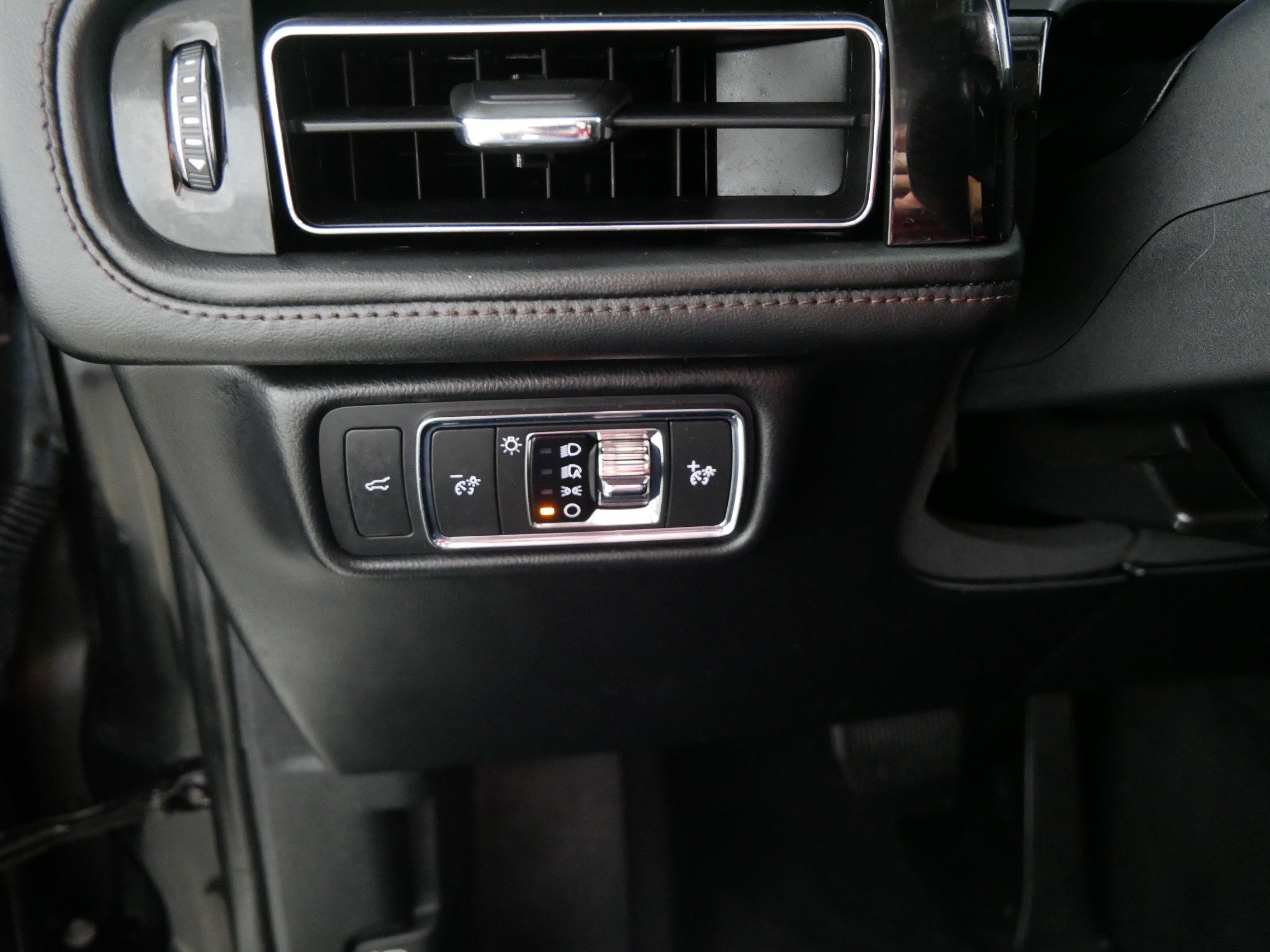 Used 2023 Lincoln Aviator AWD image 26
