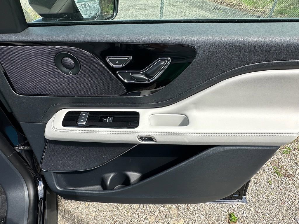 New 2026 Lincoln Aviator AWD image 25