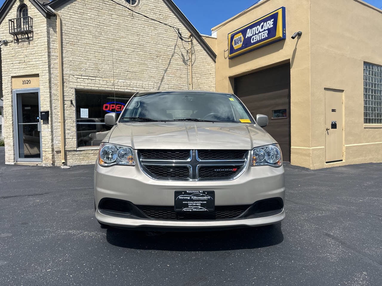 Used 2014 Dodge Grand Caravan SXT w/ UConnect Hands-Free Group image 6