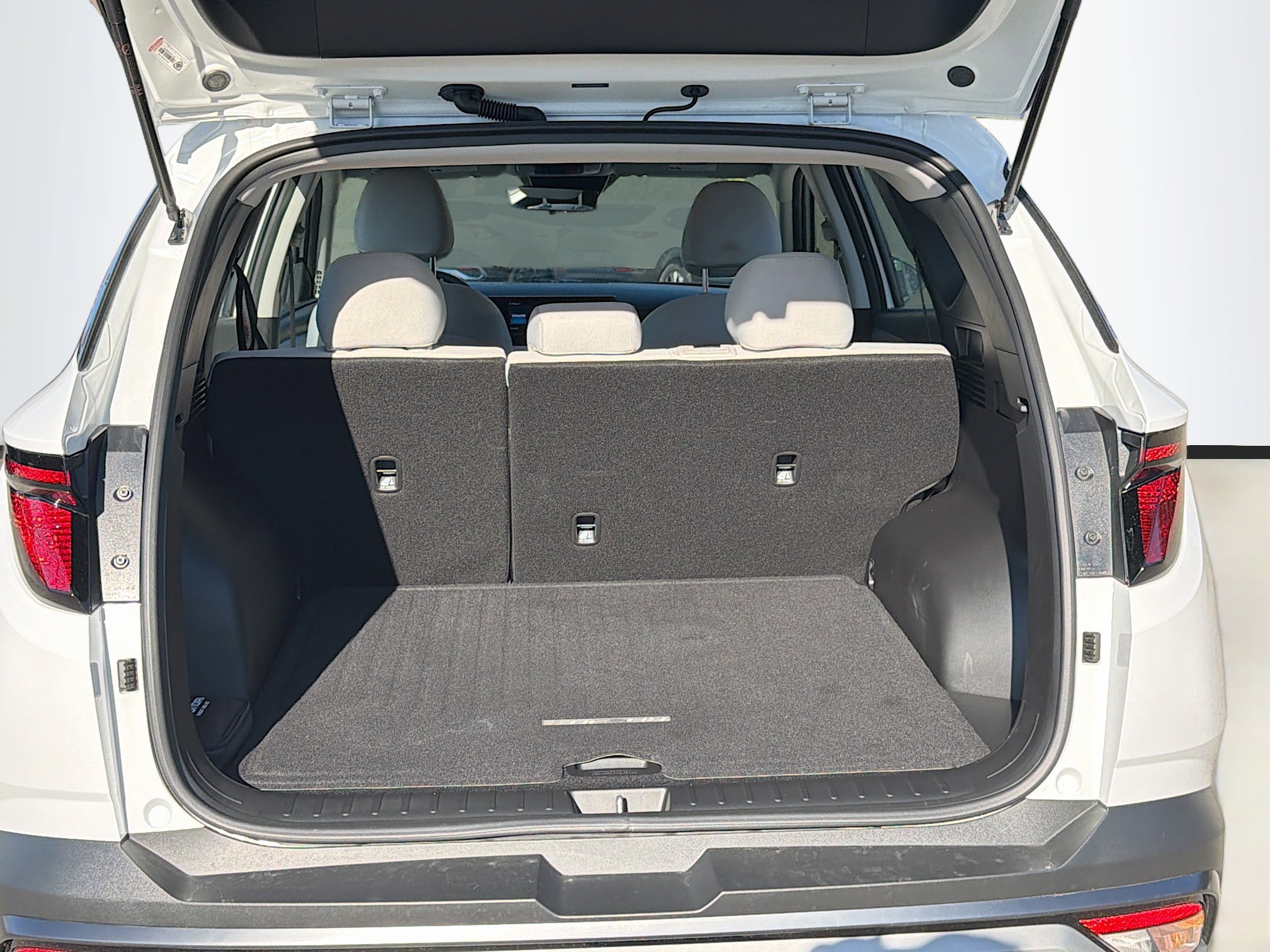 Used 2025 Hyundai Tucson SE image 12