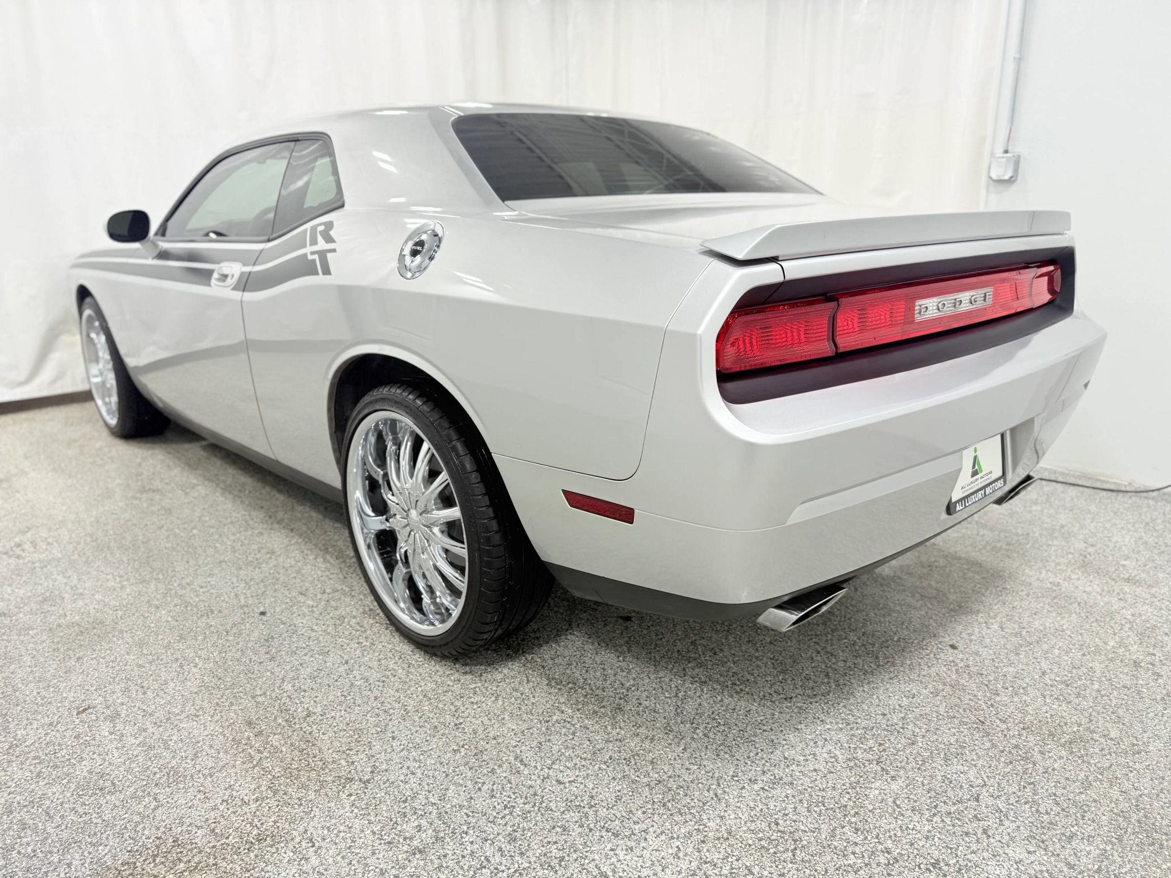 Used 2010 Dodge Challenger R/T image 6