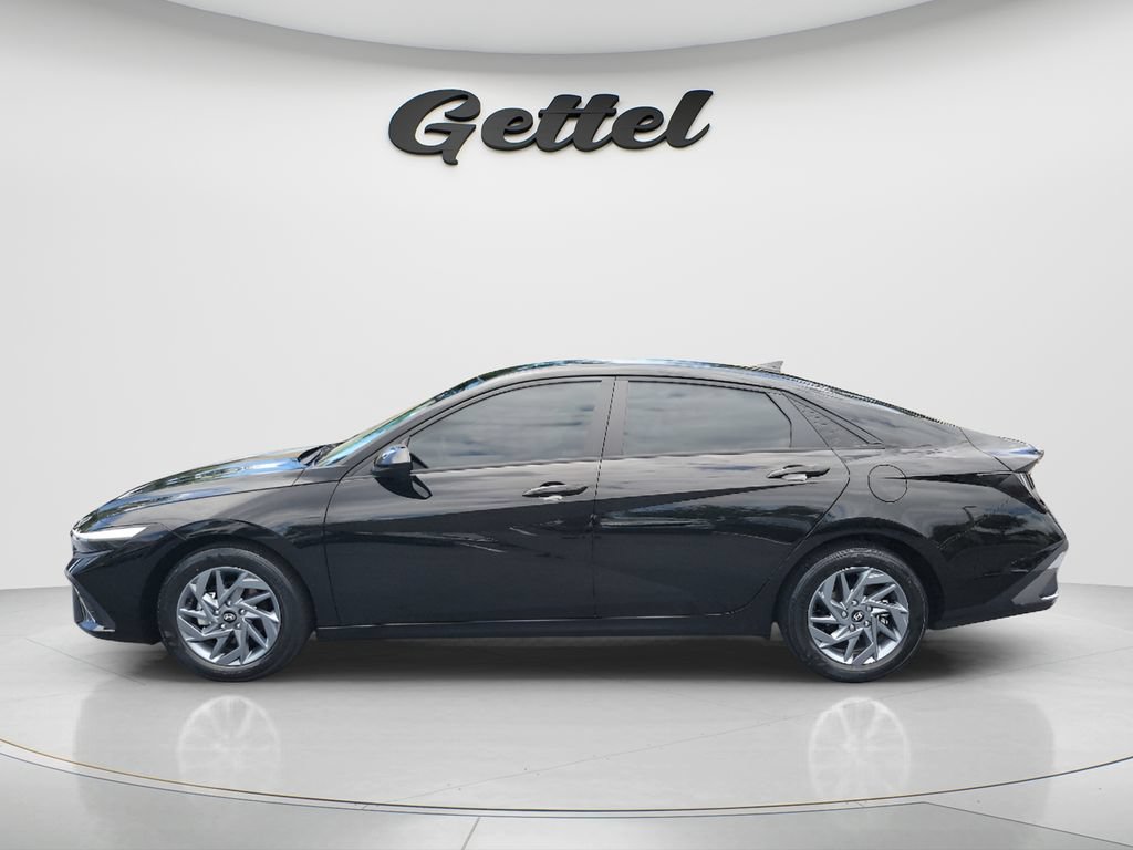 Used 2024 Hyundai Elantra Blue FWD image 8