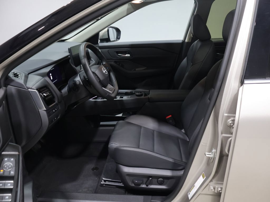 Used 2025 Nissan Rogue SL w/ SL Premium Package image 12