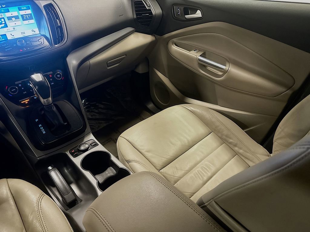 Used 2016 Ford Escape SE w/ SE Leather Comfort Package image 25