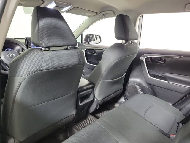 Used 2021 Toyota RAV4 LE FWD image 11
