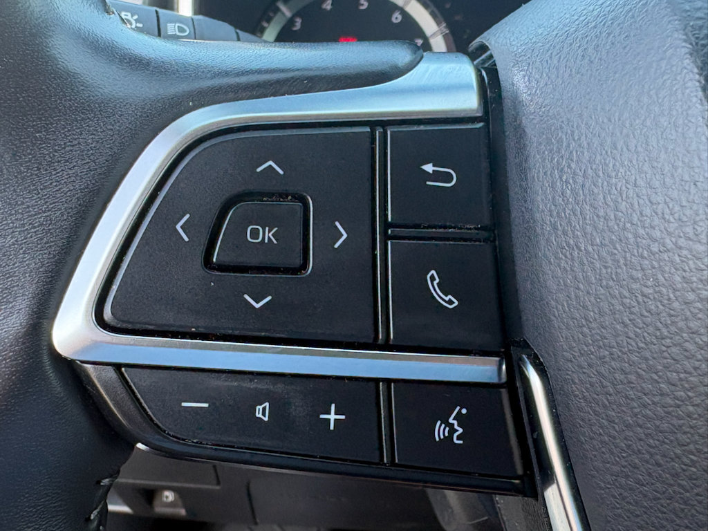Used 2021 Toyota Highlander XLE FWD image 19