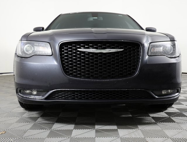 Used 2018 Chrysler 300 S image 2
