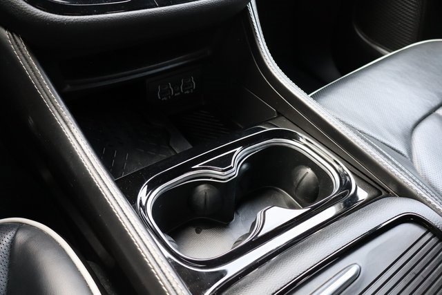 Used 2025 Chrysler Pacifica Limited image 24