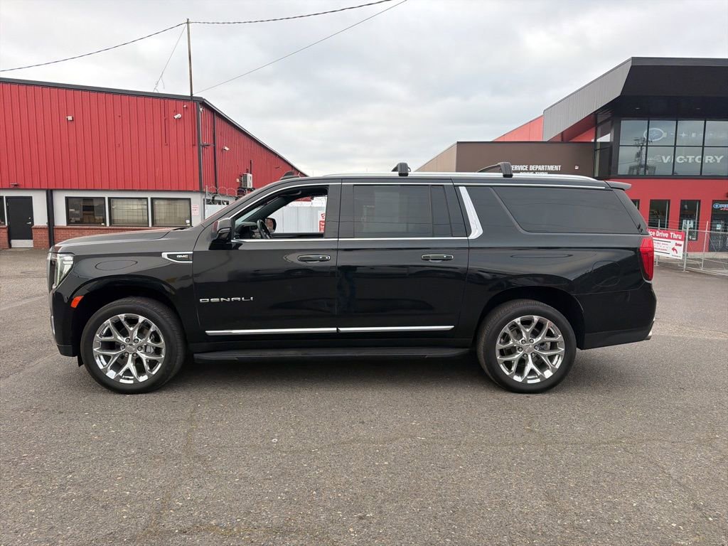 Used 2021 GMC Yukon XL Denali image 2