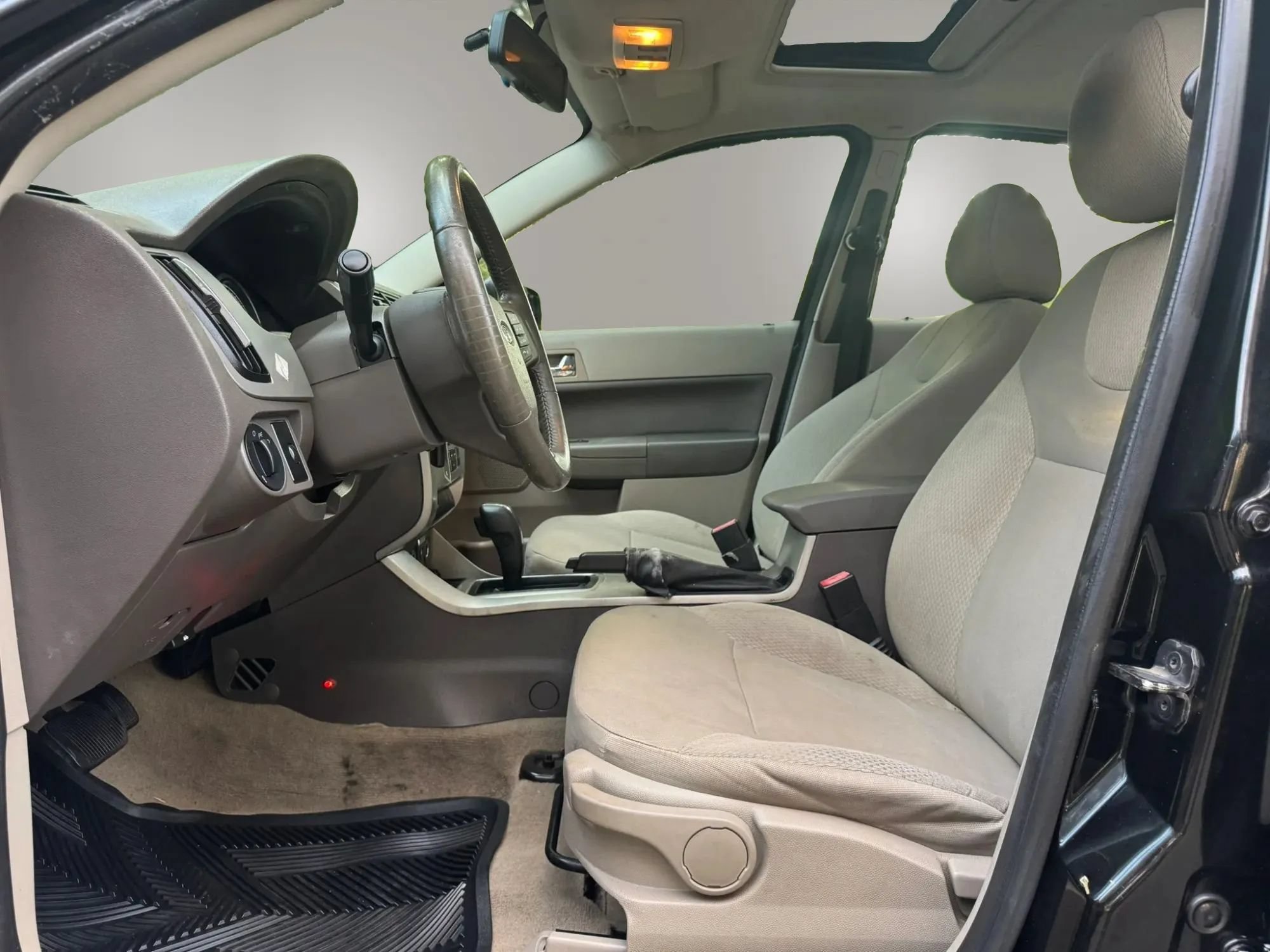 Used 2009 Ford Focus SES FWD image 13