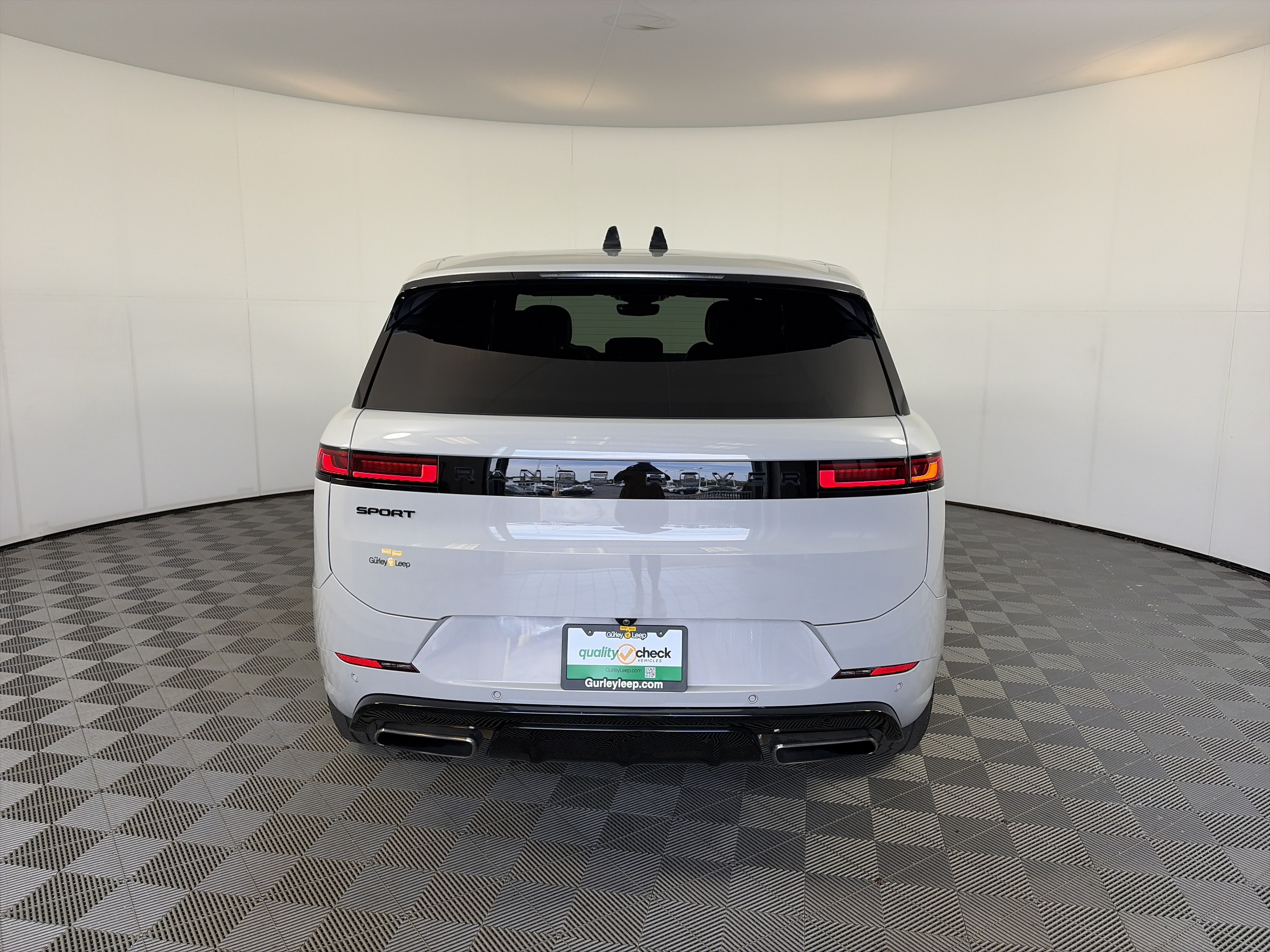 Used 2024 Land Rover Range Rover Sport Dynamic SE AWD/4WD image 9