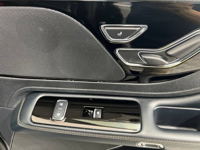 Certified 2025 Lincoln Aviator AWD image 27