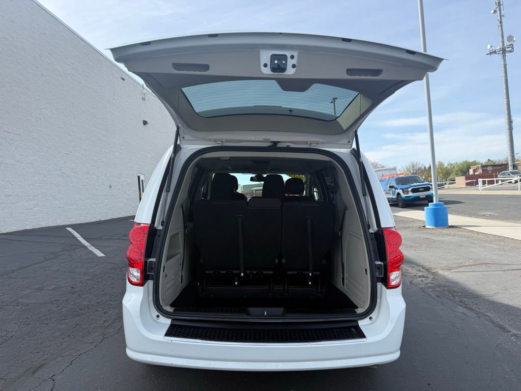 Used 2018 Dodge Grand Caravan SE w/ UConnect Hands-Free Group image 27