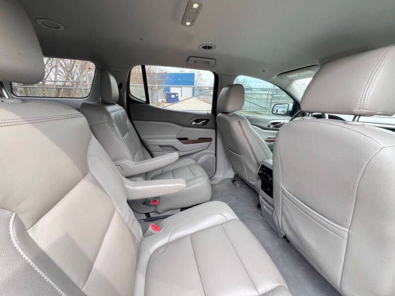 Used 2018 GMC Acadia SLE image 13