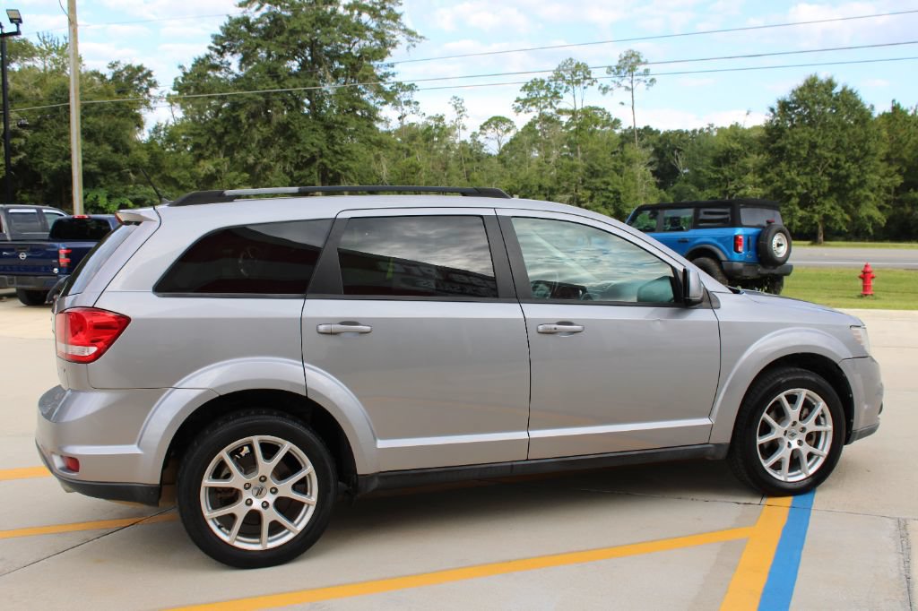 Used 2018 Dodge Journey SXT w/ Premium Group FWD image 2