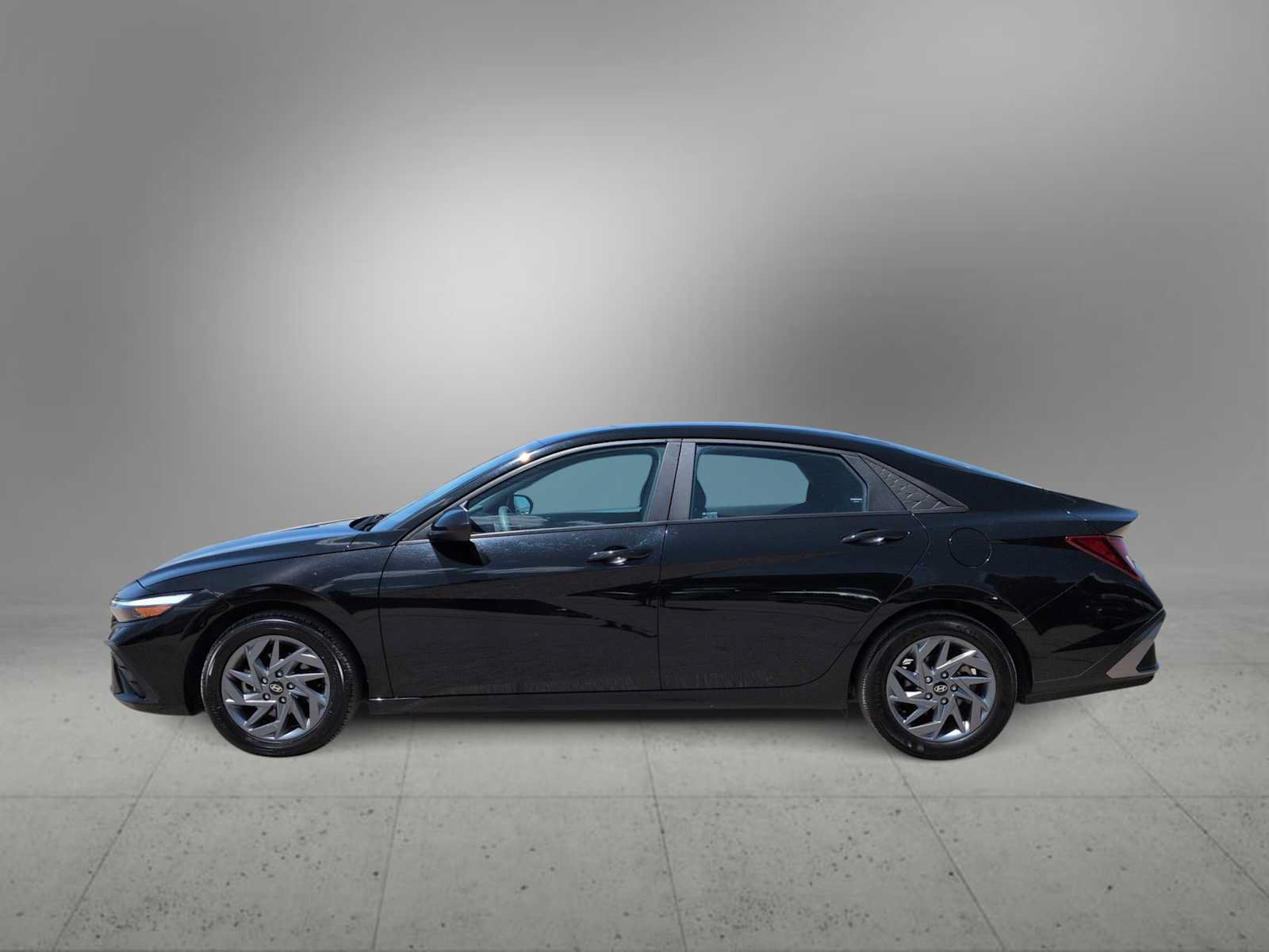 Certified 2024 Hyundai Elantra SEL FWD image 5