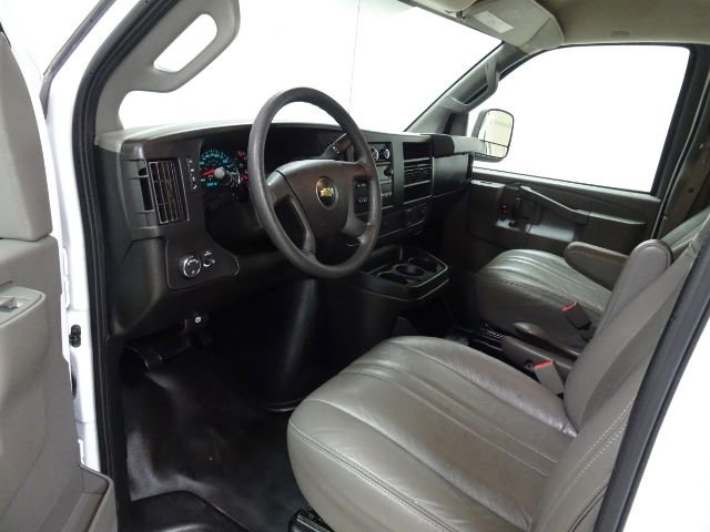 Used 2017 Chevrolet Express 2500 Extended image 26