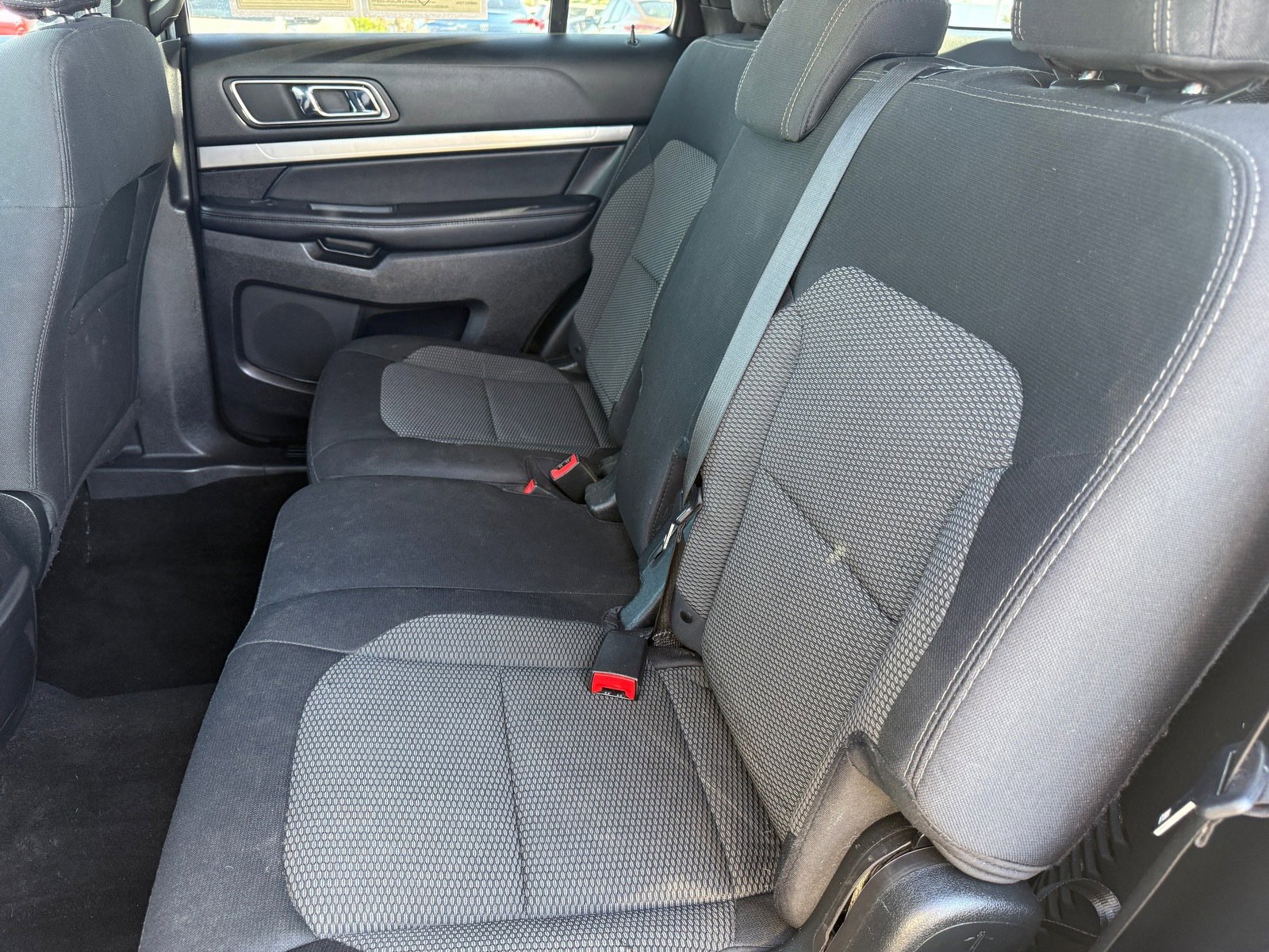 Used 2018 Ford Explorer XLT w/ Equipment Group 201A FWD image 23