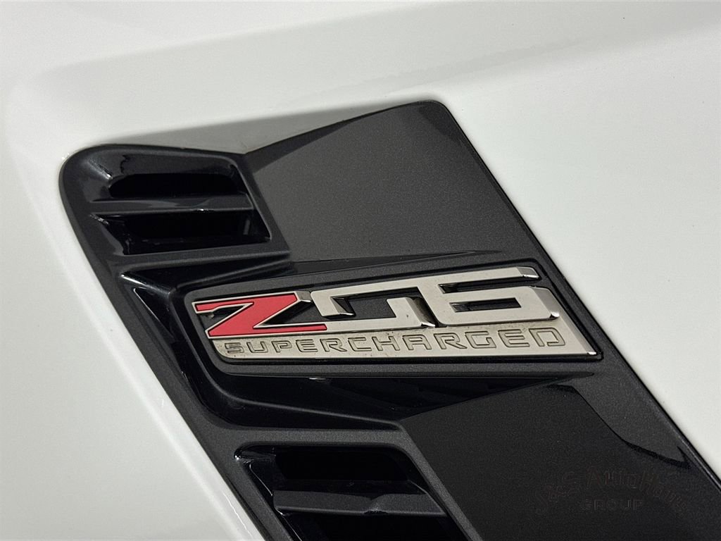 Used 2015 Chevrolet Corvette Z06 w/ 3LZ Preferred Equipment Group image 26