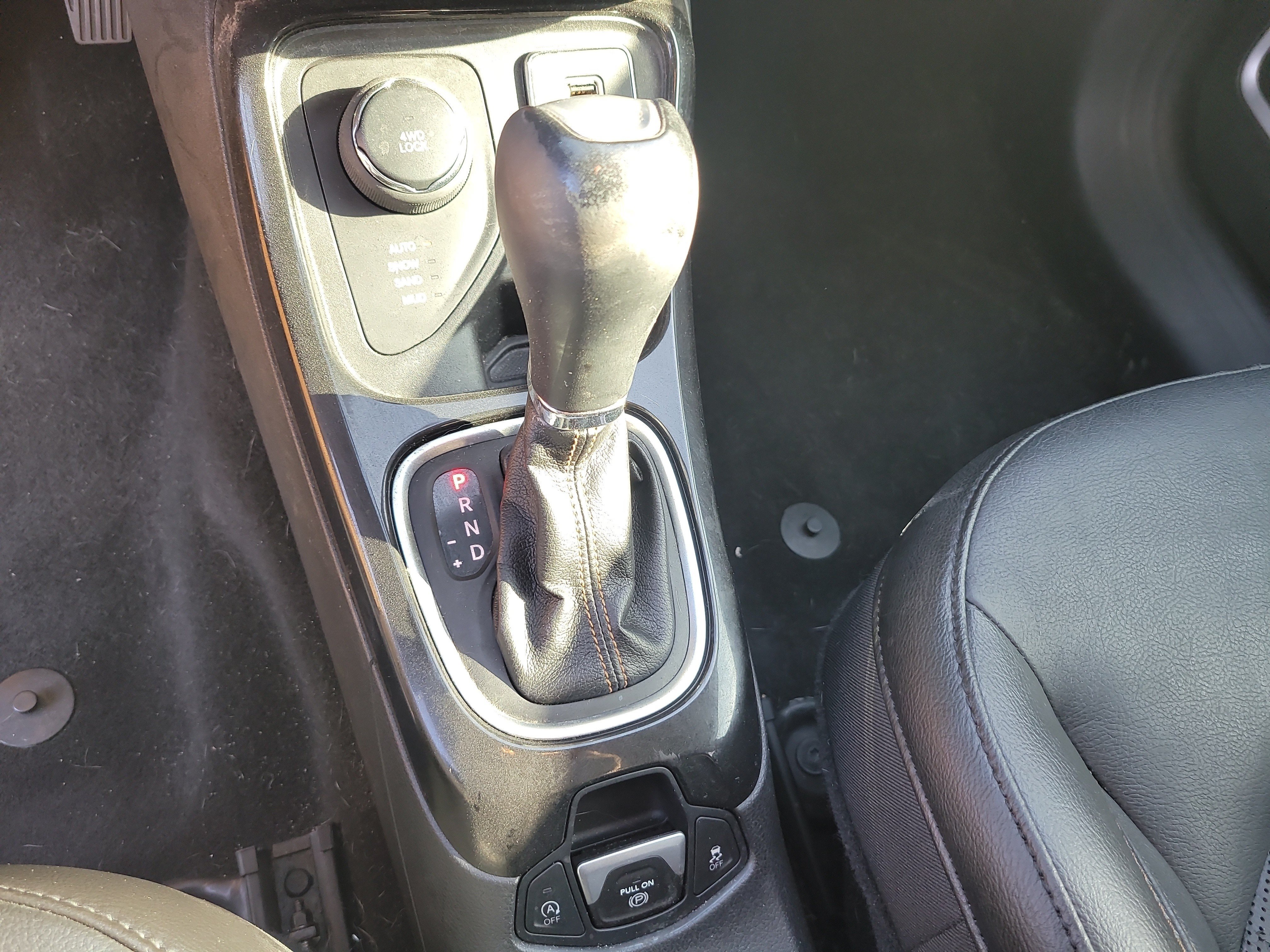 Used 2018 Jeep Compass Limited w/ Navigation Group AWD/4WD image 24