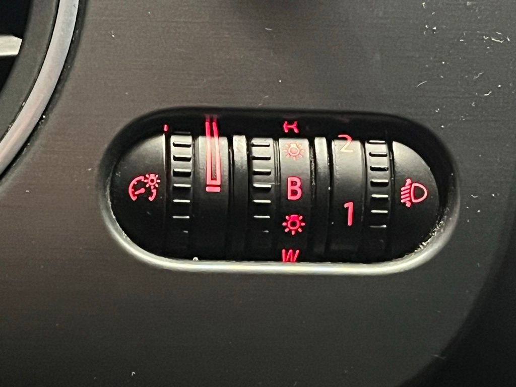 Used 2014 Volkswagen Beetle R-Line image 12