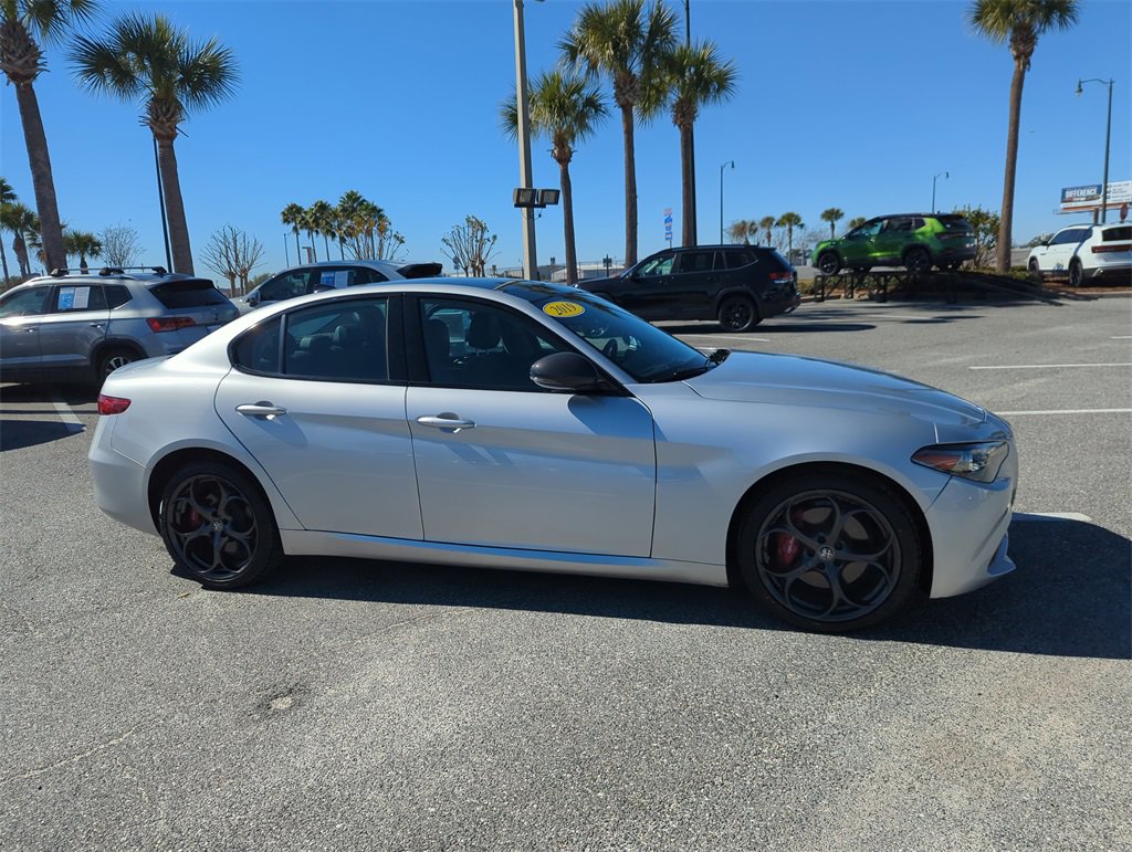 Used 2019 Alfa Romeo Giulia Base image 2