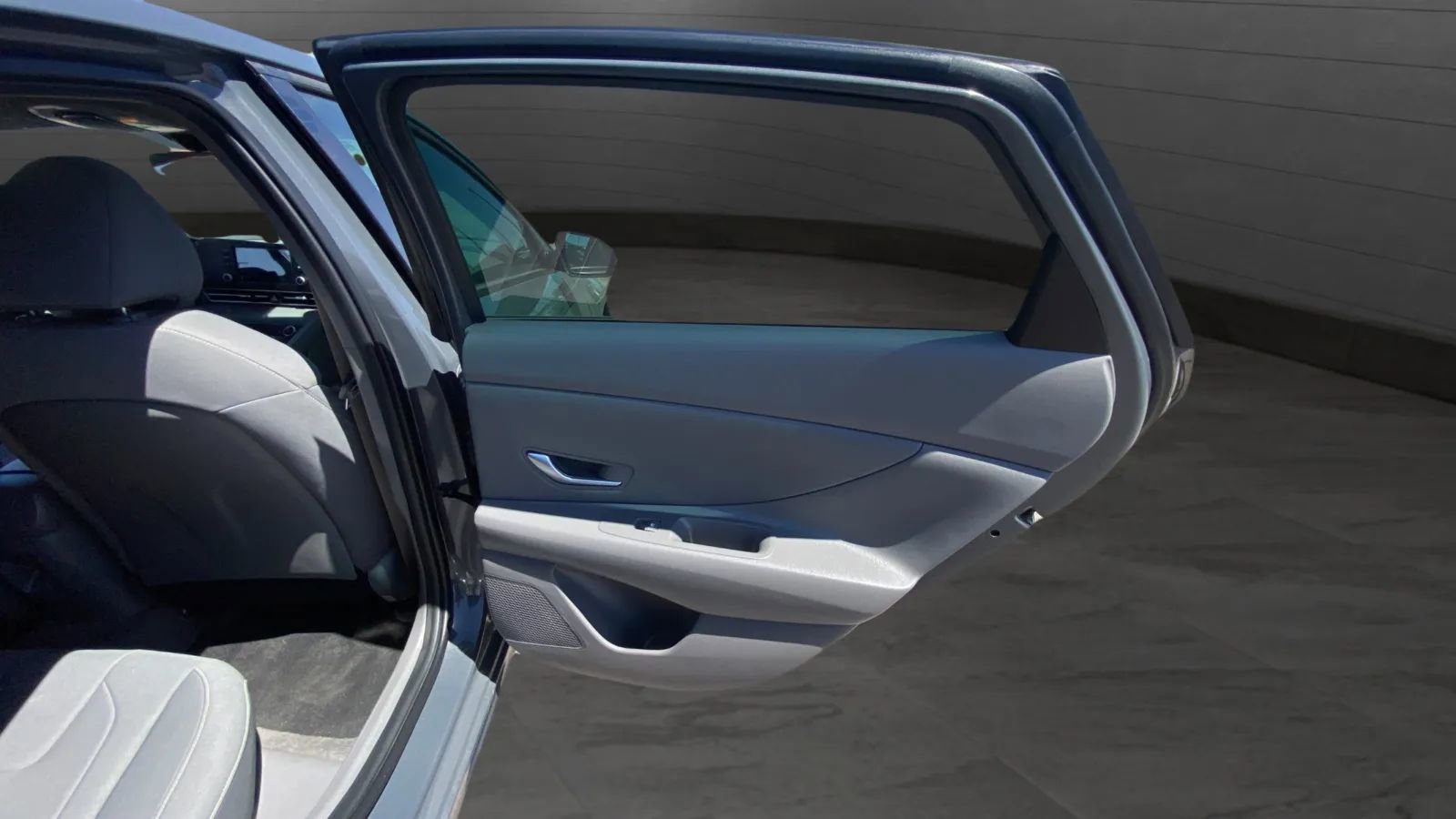 Used 2025 Hyundai Elantra Sport FWD image 47