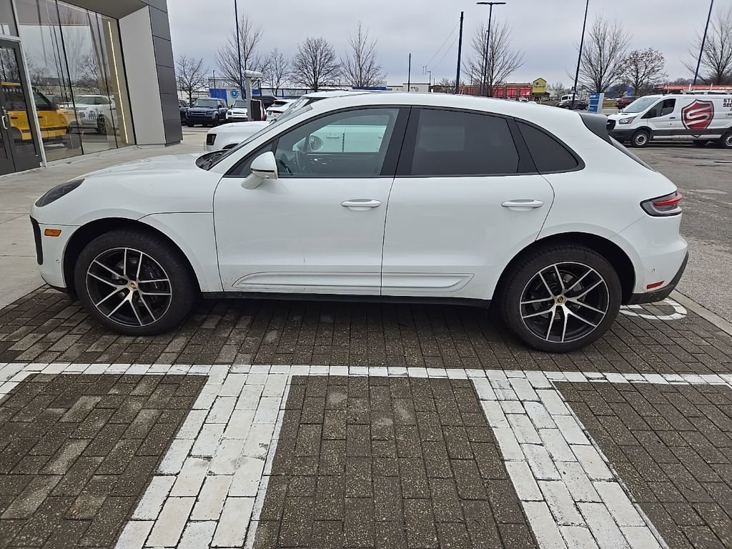 Used 2024 Porsche Macan Base image 8