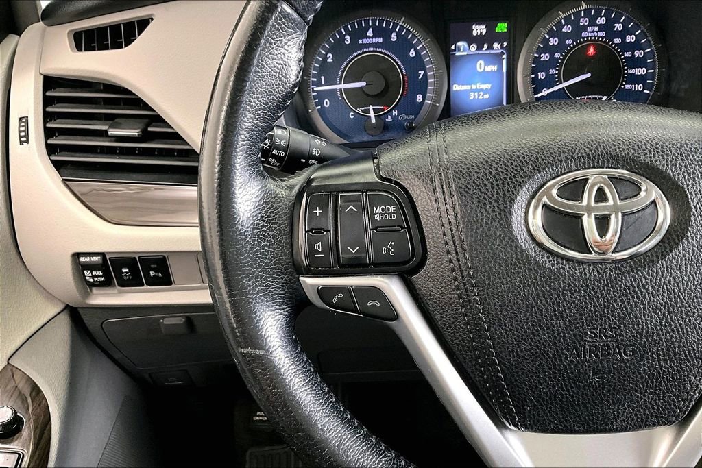 Used 2019 Toyota Sienna XLE w/ XLE Navigation Package FWD image 20