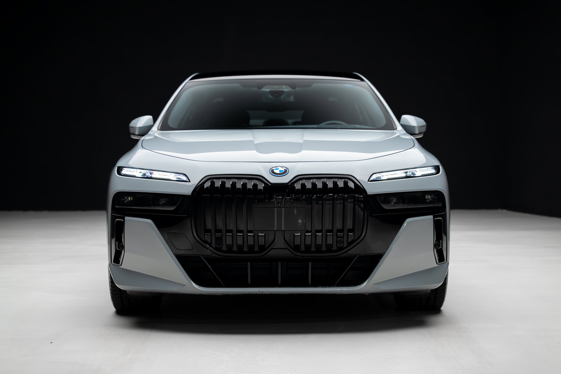 Used 2024 BMW i7 xDrive60 w/ Executive Package AWD/4WD image 9