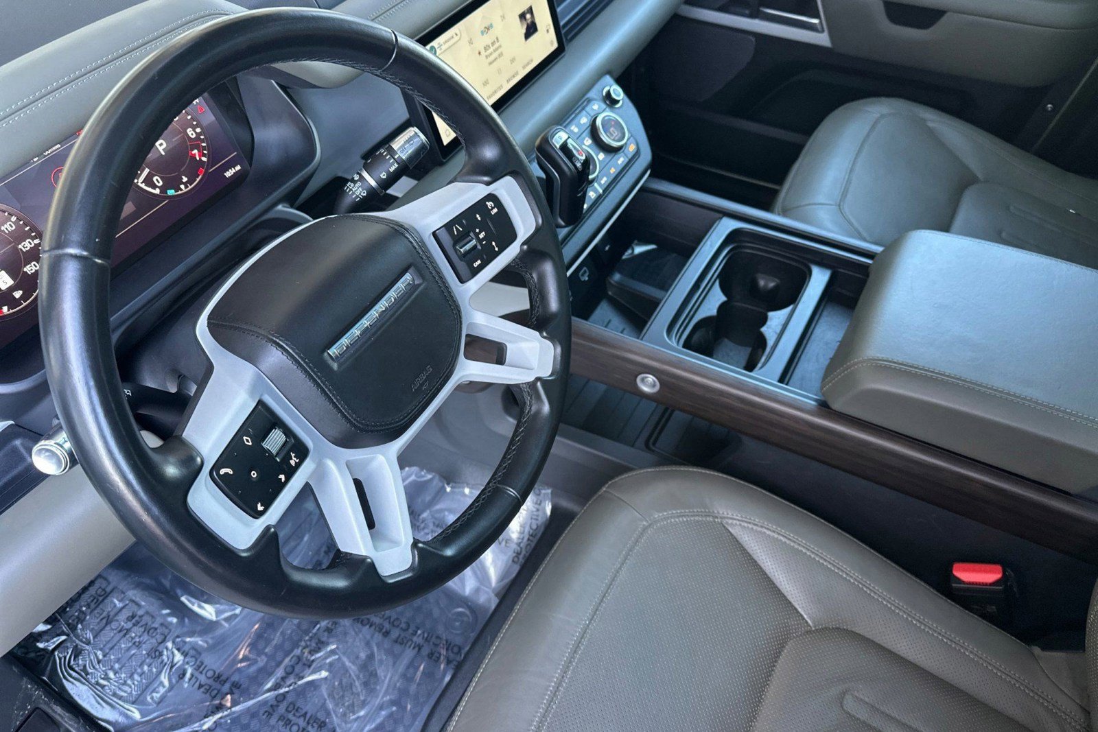 Used 2020 Land Rover Defender 110 HSE image 4