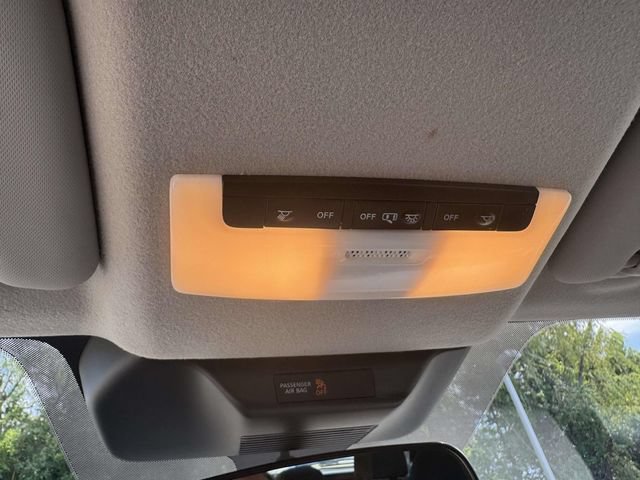 Used 2025 Nissan Kicks S AWD/4WD image 32