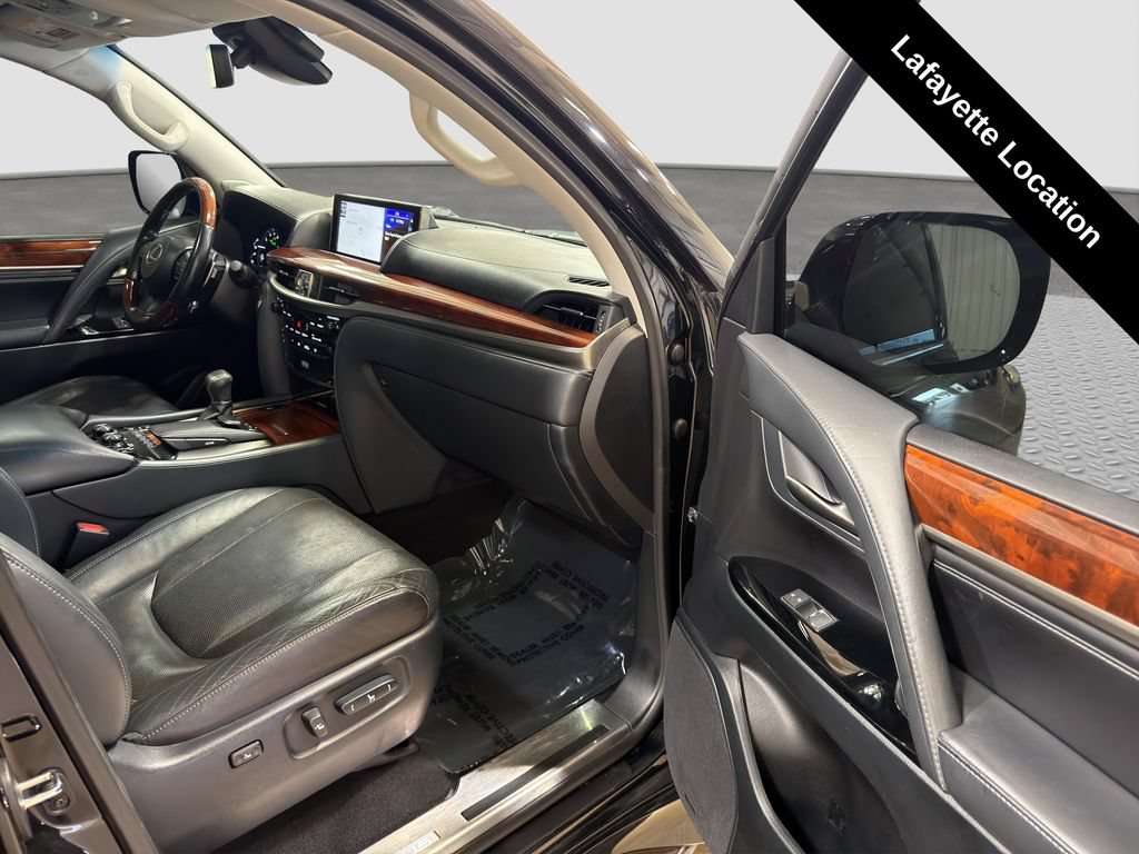 Used 2019 Lexus LX 570 4WD w/ Luxury Package image 20