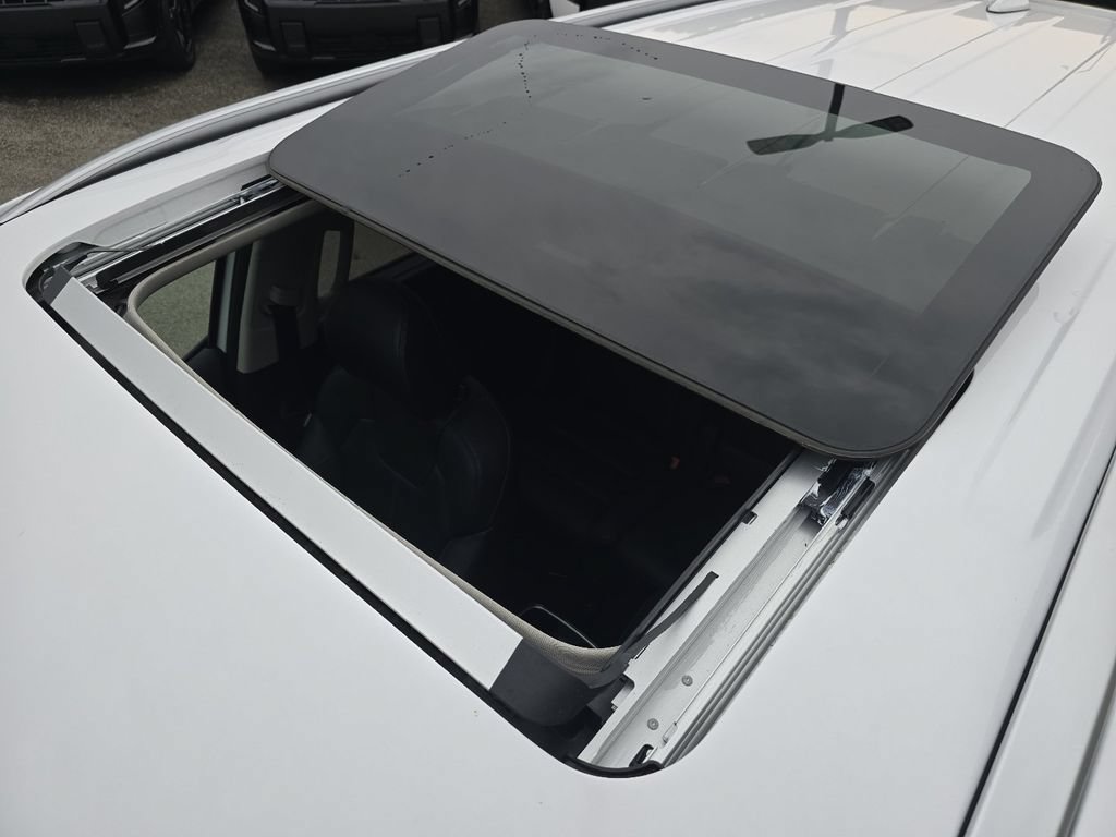 Used 2024 Kia Telluride EX AWD/4WD image 3