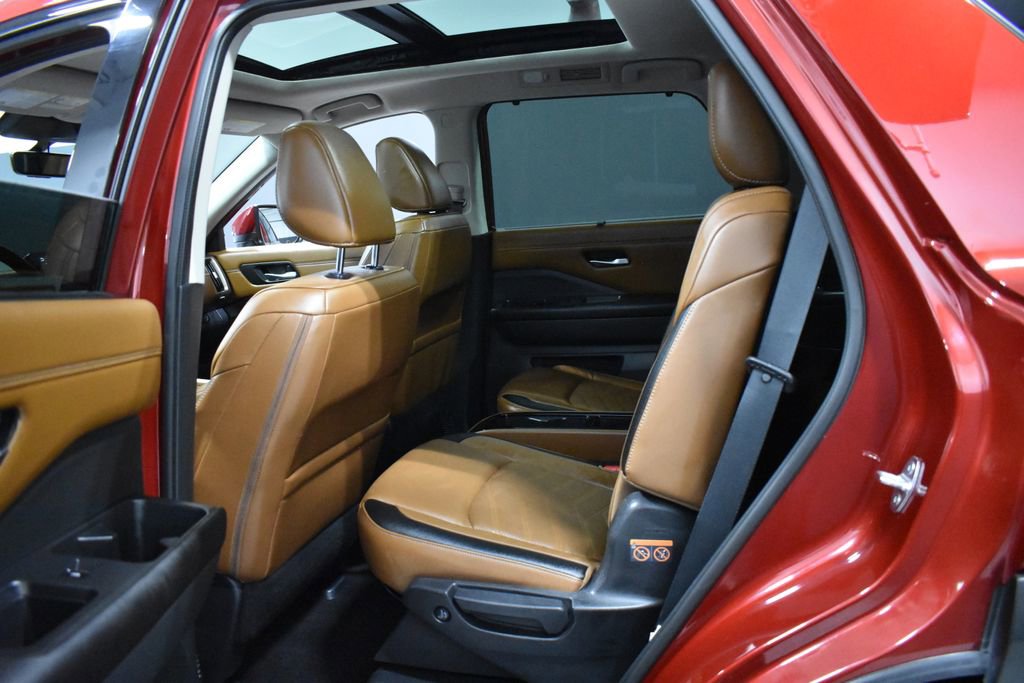 Used 2023 Nissan Pathfinder Platinum image 34