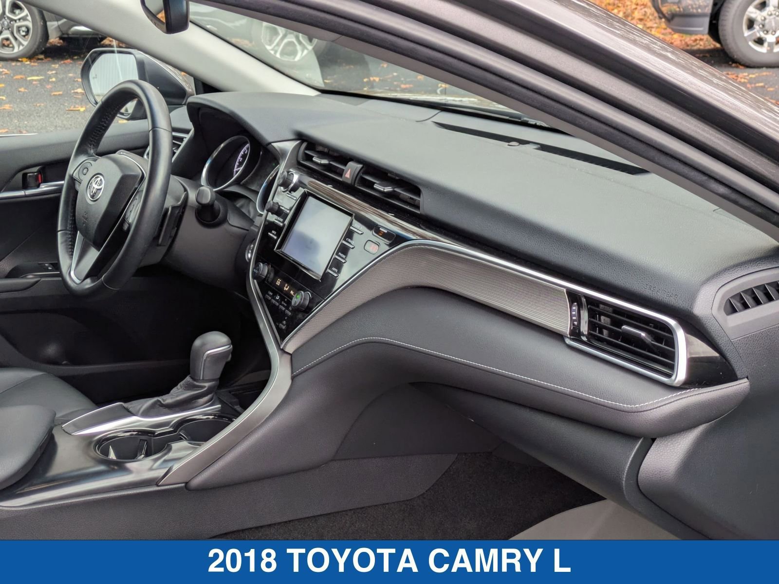 Used 2018 Toyota Camry SE w/ Moonroof Package image 34