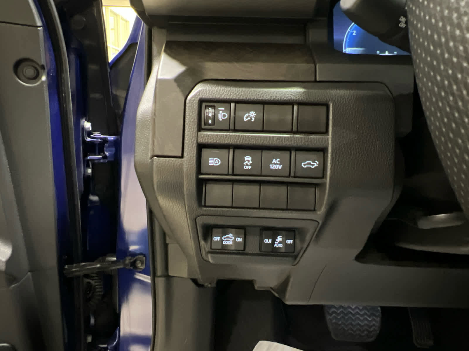 Used 2024 Toyota Tacoma Limited w/ Limited Package (LT) image 22